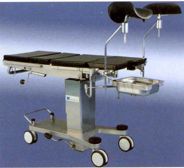 стол с аксессуарами для гинекологии MERKUR
